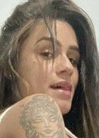 EMILLY VITRIA