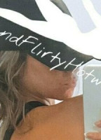 FITANDFLIRTYHOTWIFE