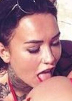 WER IST DAS   HAT SIE OF ODER SO NUDE