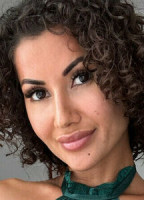 CURLYAMELIA