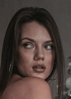 VIKKI ROXY