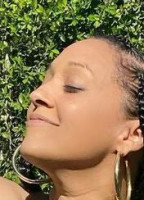 TIA & TAMERA MOWRY NUDE