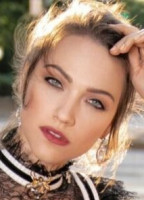 VIOLETT BEANE