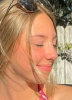 TAYLOR CARROW NUDE