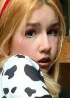URLILLOLI NUDE