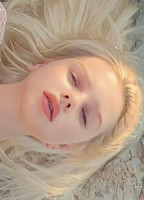 WHITE_VIKKI