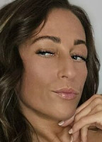 MOMNEXTDOOR77