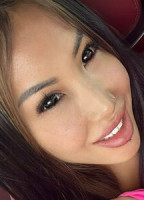 GIRLFRIENDKIARA