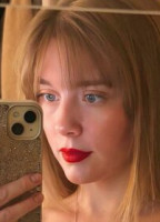 HOLLY HARTT
