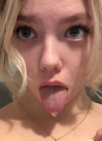 PRETTYHOLLY69