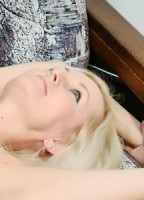 ELLIEHOTWIFE
