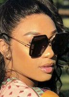 HERFEETONFLEEK_
