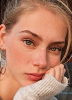 LAUREN DE GRAAF NUDE