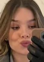 HAILEE STEINFELD NUDE