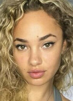 YASMIN STETTER