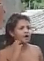 MULHERES BRIGANDO