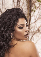 LARISSA MAXIMIANO