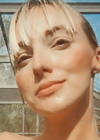 KELLI KISSES