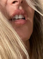 BUSTYBOOTYBLONDE