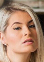 LENA LISCHEWSKI