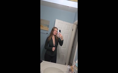 juicyjaneeeee bathroom mirror cleavage flash