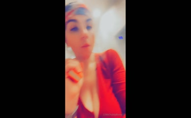 MsChubbyBunny smokes while husband works.