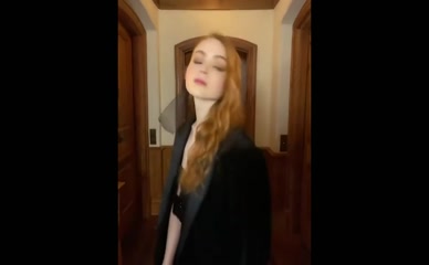 Sadie Sink sideboob