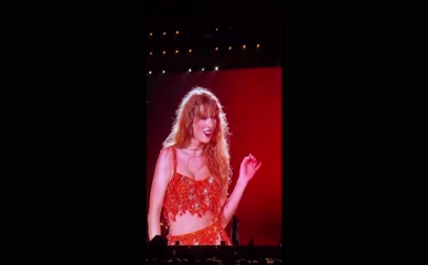 Taylor Swift Belly Flash