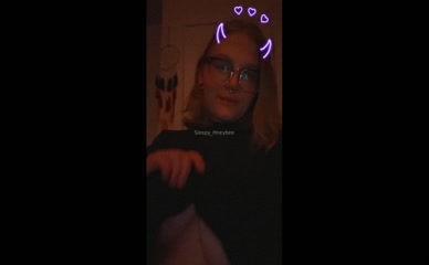 Sleepy_hneybee topless tease