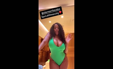 Niecy Nash big tits green swimsuit.