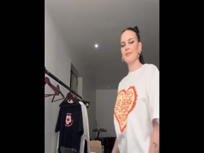 Anne-Marie Shirt Lift Tease