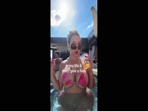 mamiinmotion showing her big boobs in hot bikini