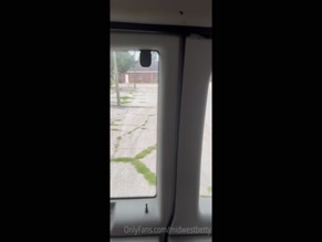 midwestbetty:  bare ass grind on boyfriend