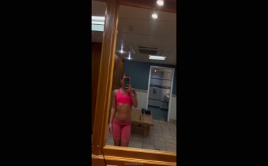 iamrosaluna locker room selfie