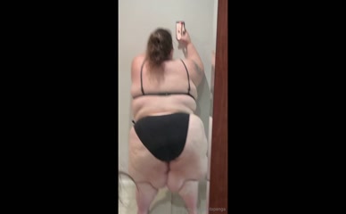 fat-topanga huge ass bikini selfie