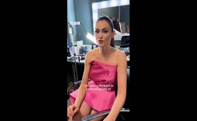 Sophie Ellis-Bextor pink dress cleavage.