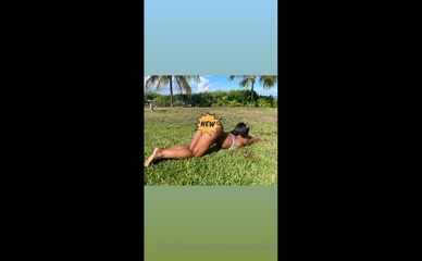 carabeanzfree Exposed buttocks in swimwear.