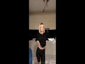 alessiaquinnn shows tits