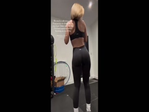 Frankie Bridge Ass and Cameltoe in Leggings