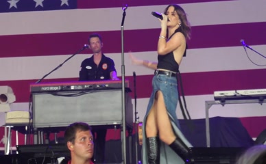 Maren Morris's Denim Skirt Flash