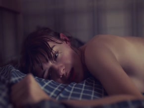Daisy Edgar-Jones hardcore sex scene.