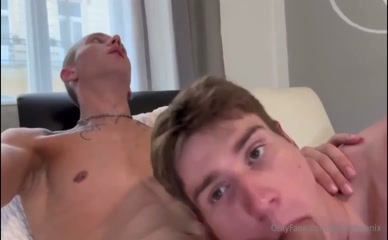 Avanphoenix getting head.