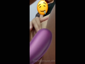 queen_dd04 masturbates with a vibrator