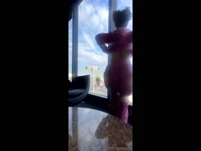 xomoonie: Airport Flashing Boobs