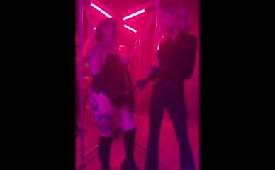 Kate Beckinsale dildo play.