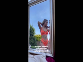 Hari Beavis Lingerie Mirror Selfies