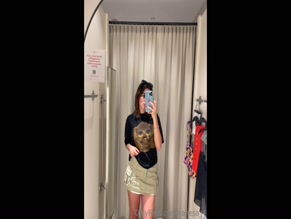 vanesa4: fitting room selfie, shows her bare legs