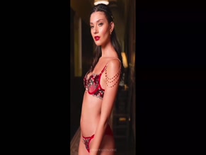 Elle Baldwinson Lingerie Full Torso Validation
