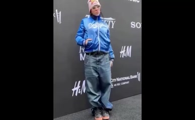Billie Eilish Fake: Baggy Clothes Concealment Check