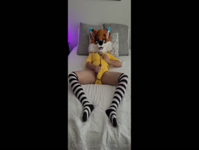 autumnfoxad masturbates in bed